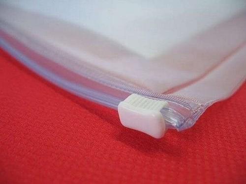 Envelope plástico com zíper é a solução ideal para organização e proteção de documentos e objetos. Descubra suas vantagens e aplicações.