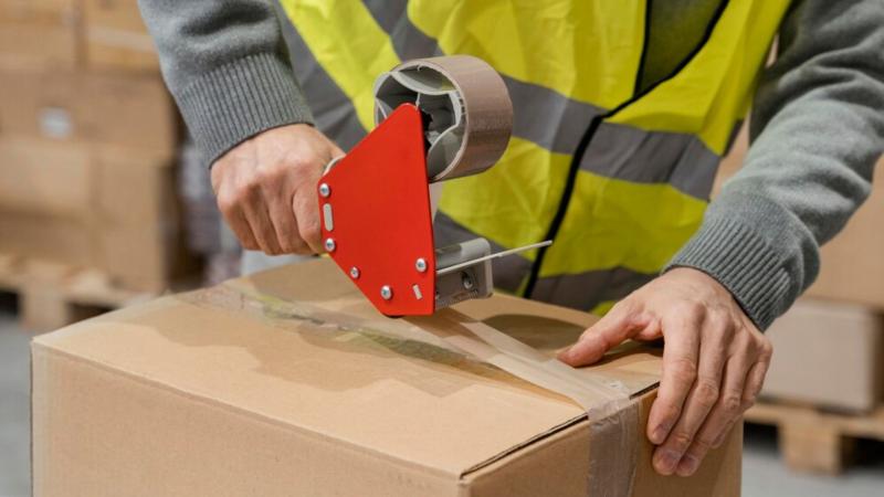 Lacre de segurança plástico: como escolher o ideal para proteger seus produtos